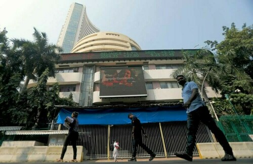 Indian shares muted as stronger banks offset Mideast jitters