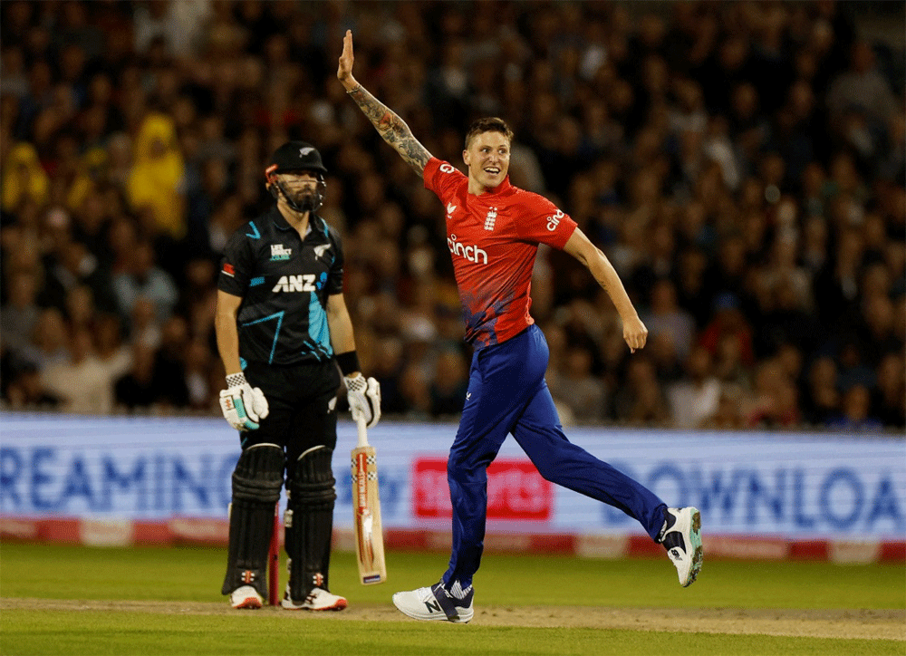 Carse replaces injured Topley in England World Cup squad