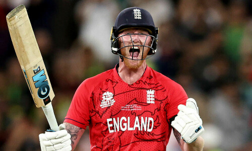 Stokes signs on for just a year amid new lengthy England deals
