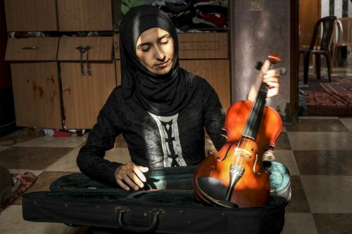 Palestinian sings to &lsquo;block out&rsquo; roar of Israel strikes