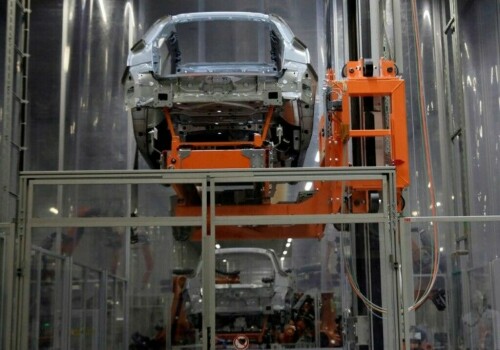 Govt, auto sector appear &lsquo;close to resolving manufacturing certificate&rsquo; issue