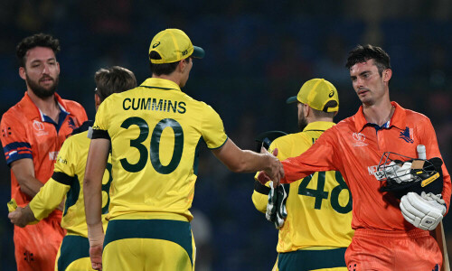 Maxwell, Warner star as Australia hand Dutch record World Cup rout