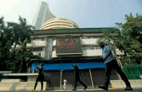 IT stocks lead fall in Indian shares amid global slide