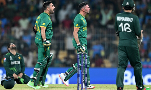 South Africa break Pakistan hearts with one-wicket World Cup win