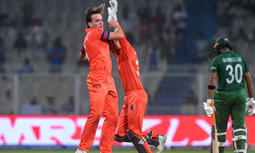 Edwards leads Netherlands&rsquo; rout of Bangladesh