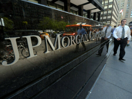 JPMorgan strategists advise opening a short in European banks, upgrade healthcare