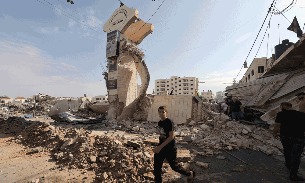 Israel attacks north Gaza&rsquo;s main city from both sides