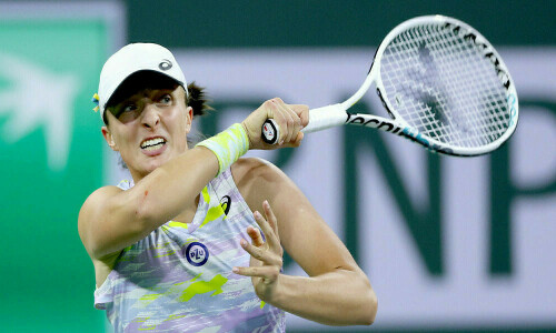 Swiatek overcomes early deficit to beat Vondrousova at WTA Finals