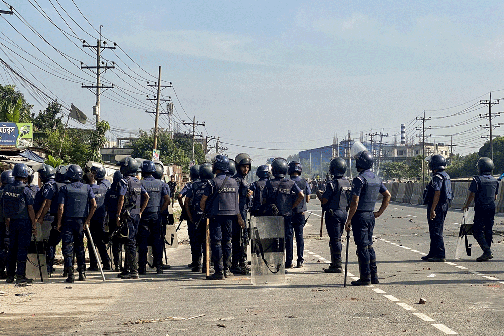 Fresh clashes as Bangladesh garment workers protest low wage
