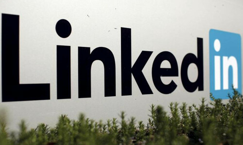LinkedIn hits 1 billion members, adds AI features for job seekers