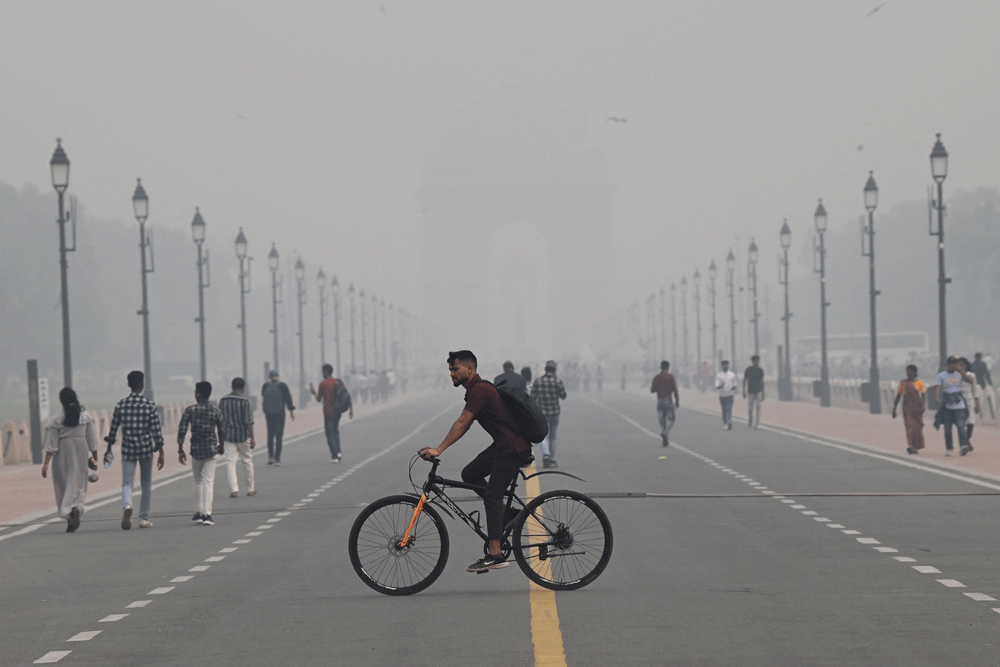 Smog-ridden New Delhi extends schools shutdown
