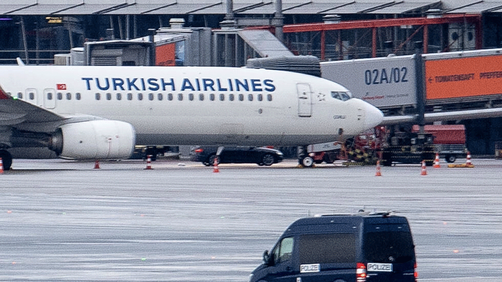 Hamburg airport flights halted over &lsquo;hostage&rsquo; situation