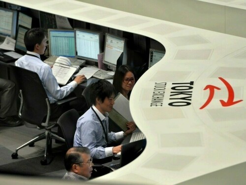 Tokyo shares close lower