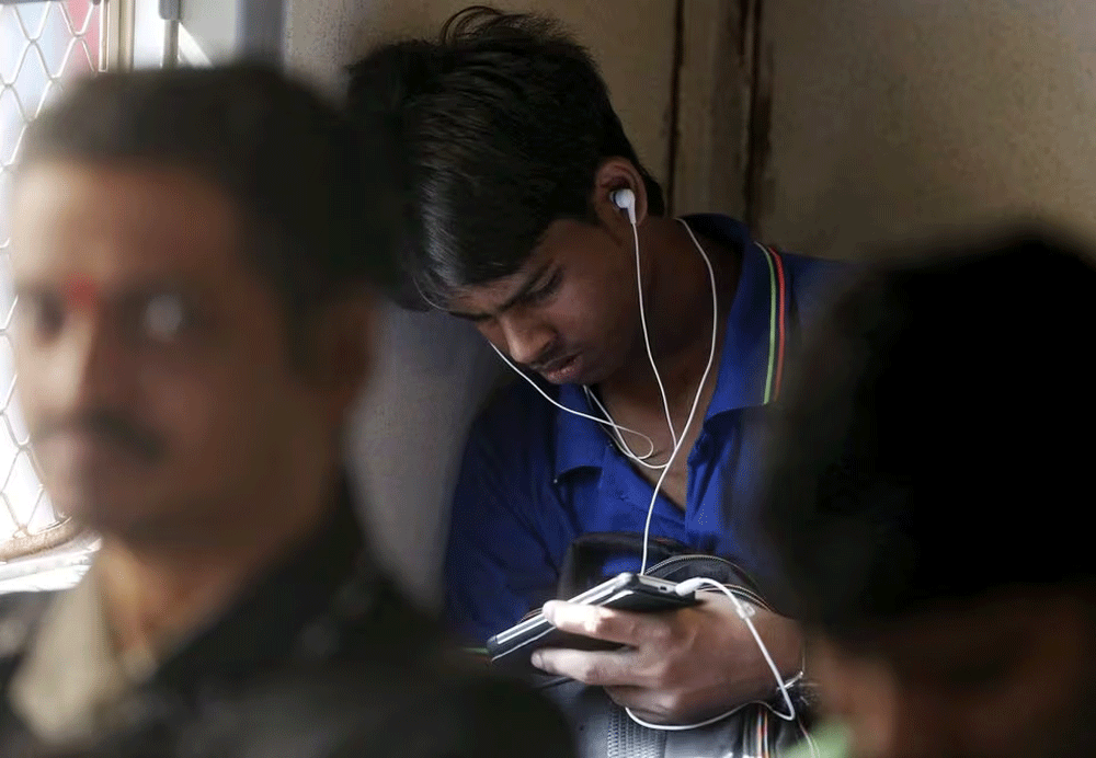 Samsung, Qualcomm flag concerns with India&rsquo;s push for live TV on phones