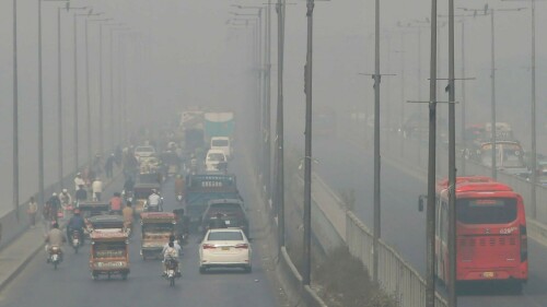 Pollution forces city-wide closures of businesses, schools in eastern Pakistan