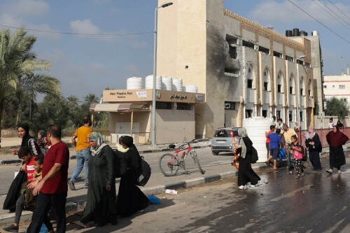 Thousands of civilians flee north Gaza as Israeli troops and Hamas fighters battle