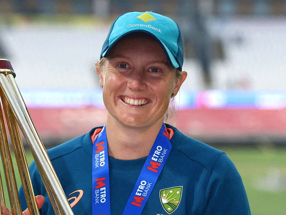 Healy puts hand up for Australian cricket captaincy