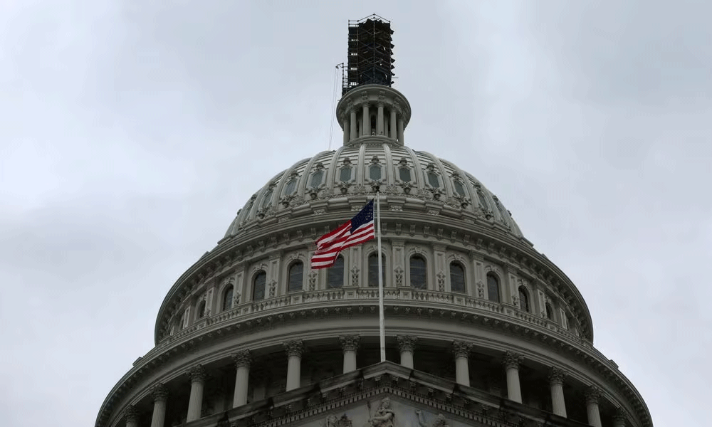 US House passes spending bill to avert government shutdown