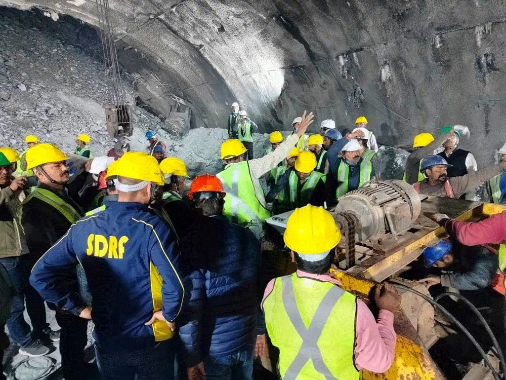 Indian workers remain trapped in collapsed tunnel as rescue hampered Indian workers remain trapped in collapsed tunnel as rescue hampered