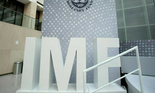 Kenya gets nearly $1bn loan from IMF