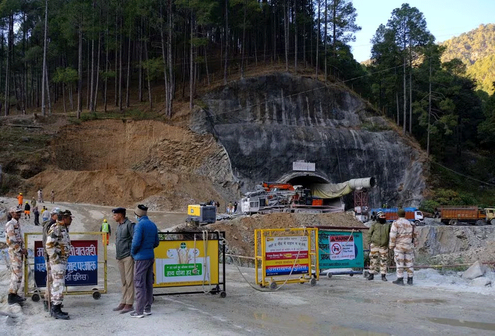 Indian rescuers still 40 metres away from workers trapped in collapsed tunnel