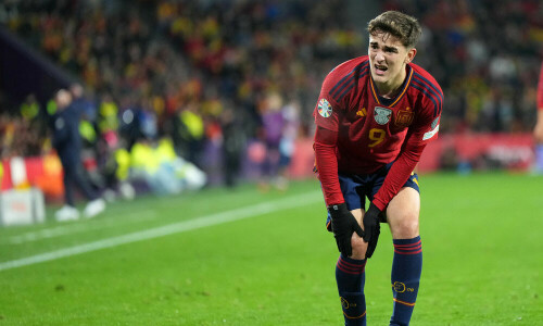 Gavi faces surgery after serious knee injury on Spain duty