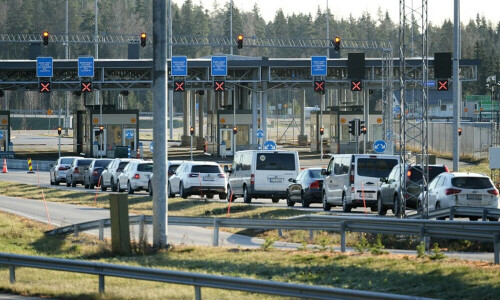 Poland offers Finland support in border surge blamed on Russia