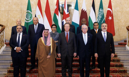 UK hosts Arab ministers as &lsquo;crucial&rsquo; hostage deal struck