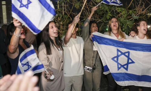 Hamas says delaying second handover of Israeli hostages