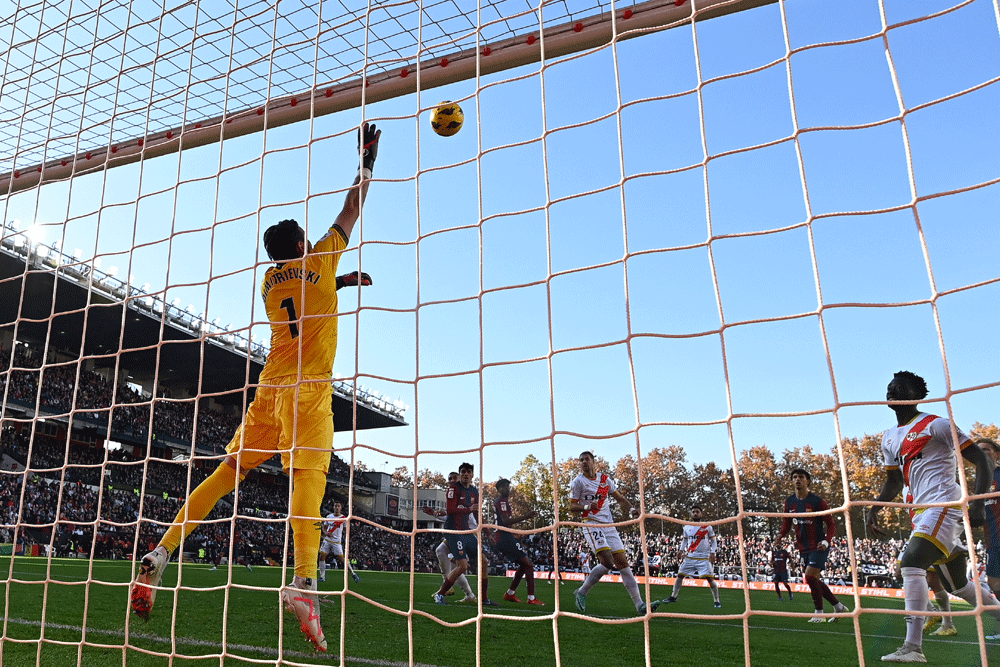 Barca fall behind Atletico after Rayo draw
