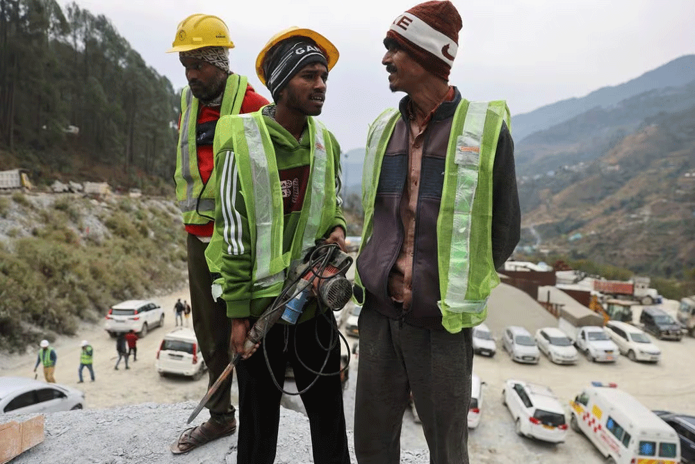 Rainy weather closing in on Indian rescuers trying to reach trapped men