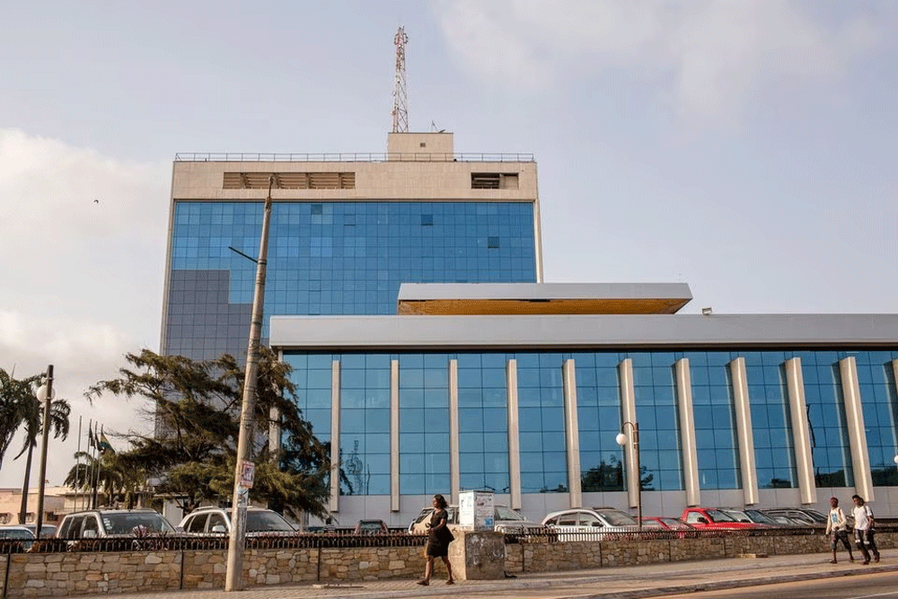 Ghana holds key lending rate to keep inflation falling