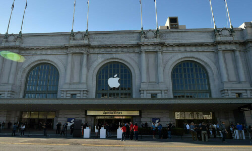 Apple to end credit card partnership with Goldman Sachs