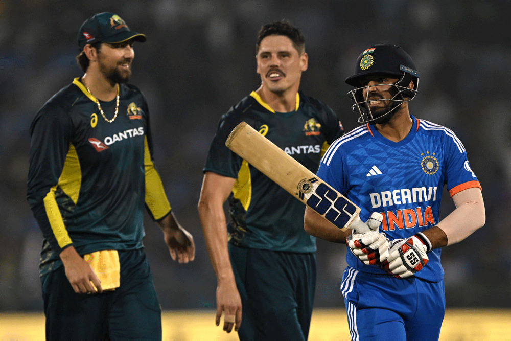 Late wickets keep India to 174-9 in Australia T20