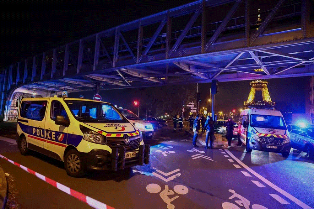 One dead, two injured after man attacks tourists near Paris' Eiffel Tower