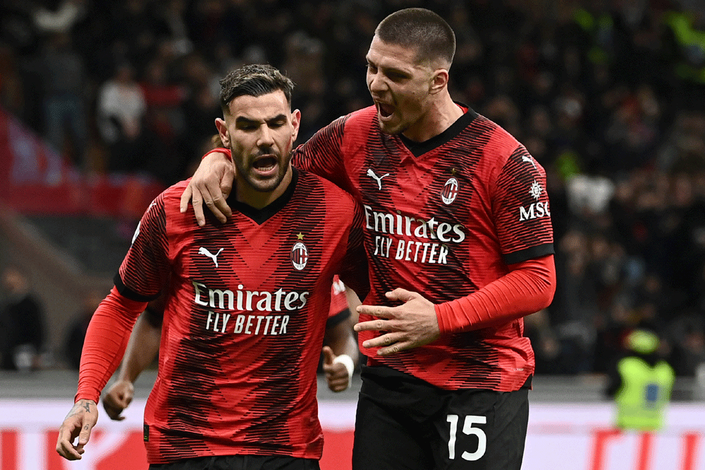 Milan beat Frosinone to close gap on leaders Juve