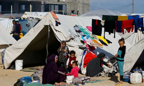 Displaced Gazans cram into Rafah despite fears of attack