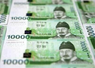 Asian currencies, equities fall ahead of key central bank meetings