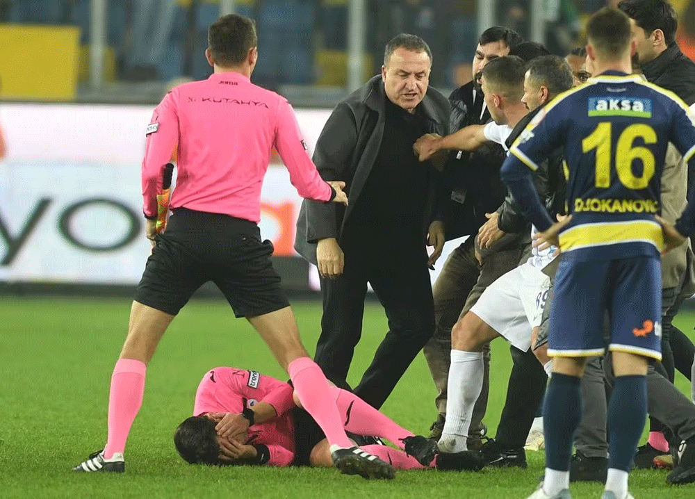 Turkiye leagues halted after club president punches referee in face