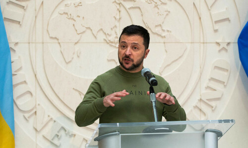 Zelensky makes plea for US aid as Russia claims advances