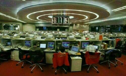 Hong Kong stocks edge down at open