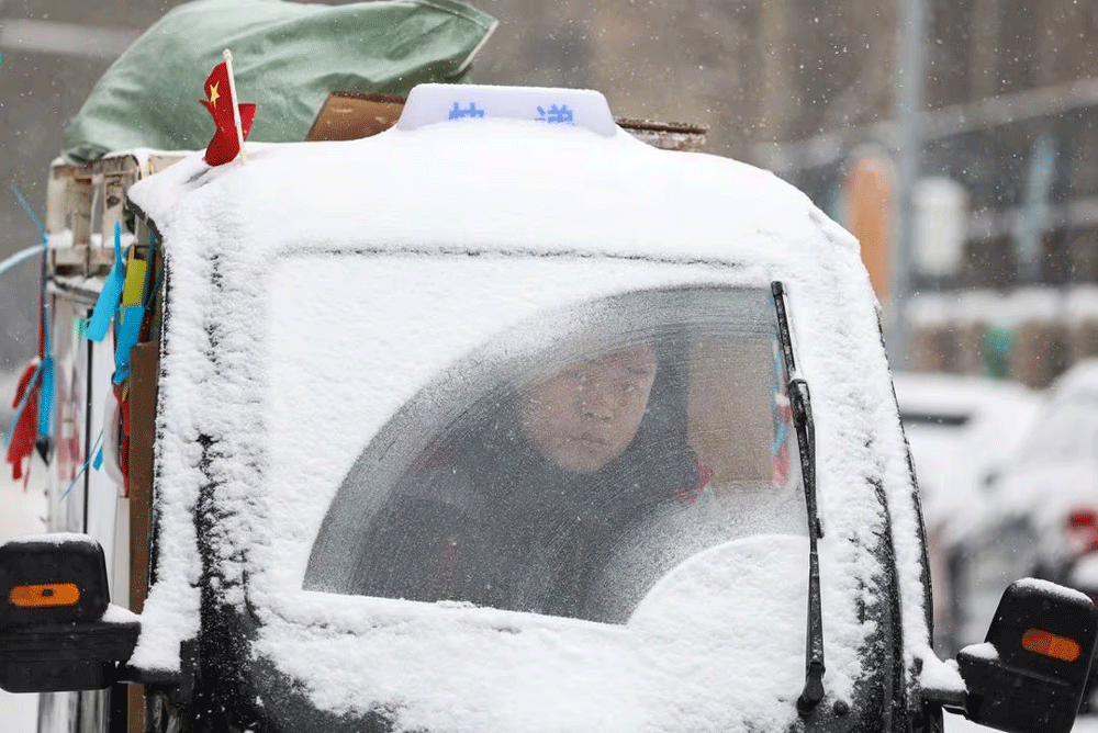 Cold wave grips northern China, south bracing for big chill