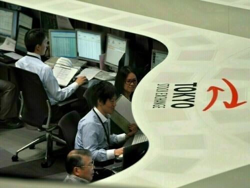 Japan&rsquo;s Nikkei gains on pause in yen strength; chip stocks surge