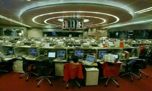 Hong Kong stocks soar more than 3% in morning trade