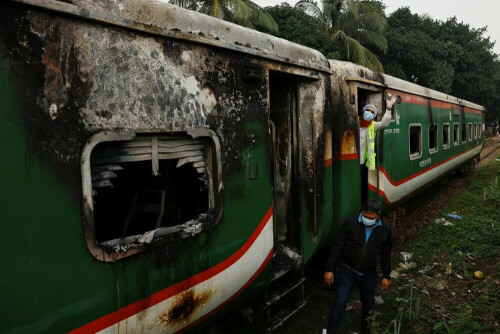 Bangladesh police blame opposition for deadly train fire