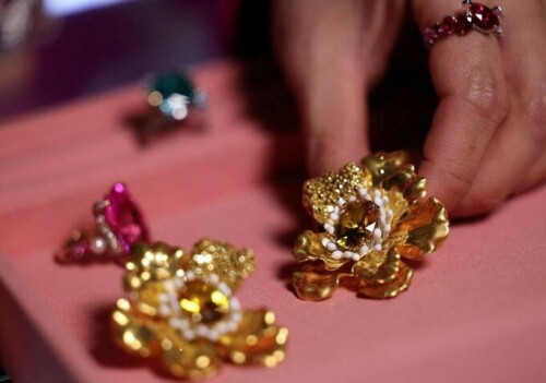 When science meets art: recycled metal and lab-grown gems