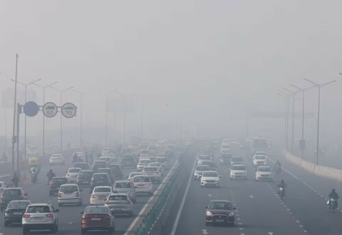 Dense fog disrupts flights and trains in New Delhi