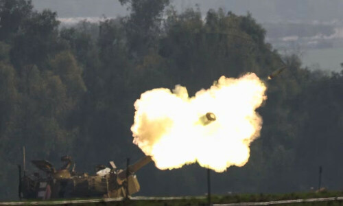 Israeli tanks advance deep into Gaza town after strikes cause new mass exodus