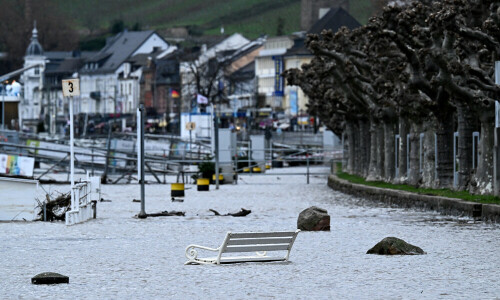 Scholz visits flood-hit northern Germany