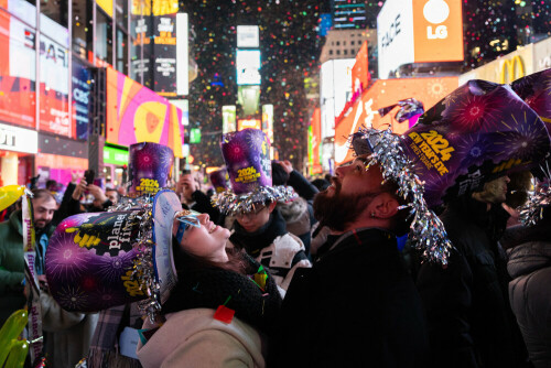 Thousands gather in Times Square for New Year ball drop